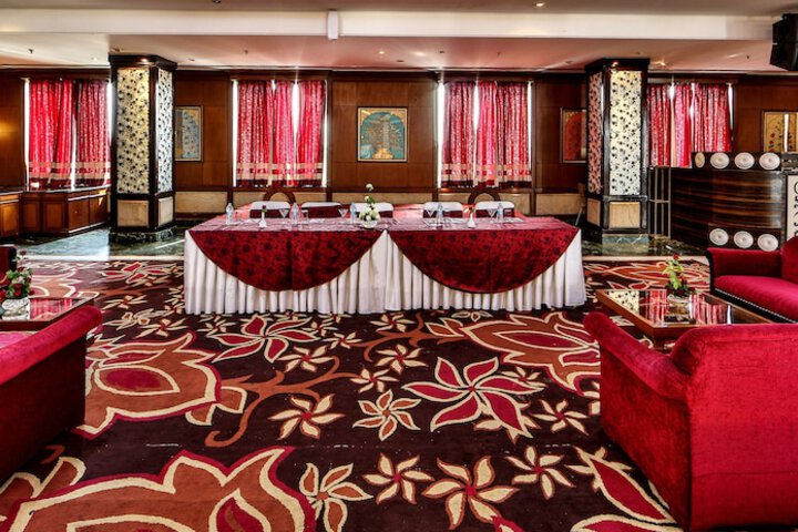 Ballroom/Hall 77 of 95
