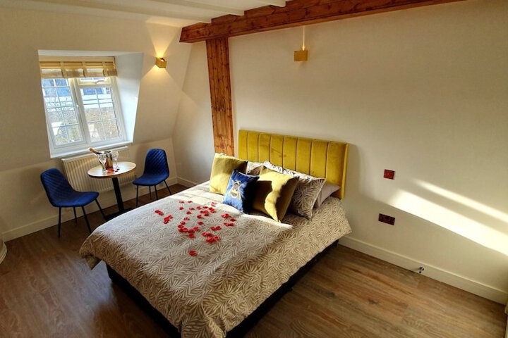 Room 4 of 25