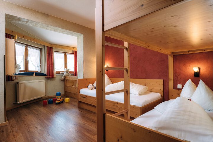 Room 9 of 98