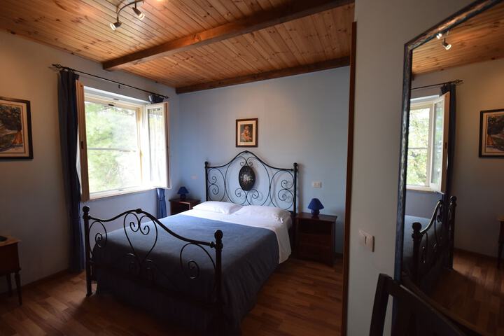 Room 5 of 27