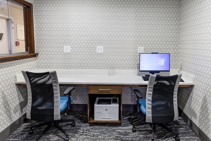 Business Center 47 of 48