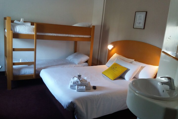 Room 12 of 32