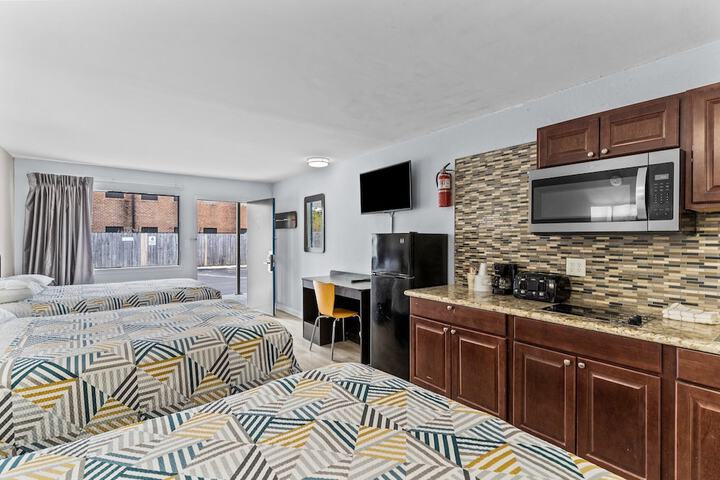 1 Queen Bed Kitchen (27 of 30)