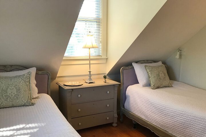 Room 2 of 66