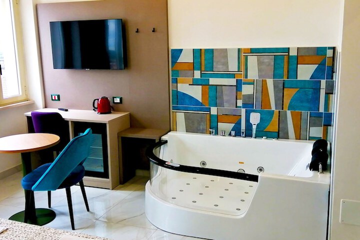 Room 8 of 98