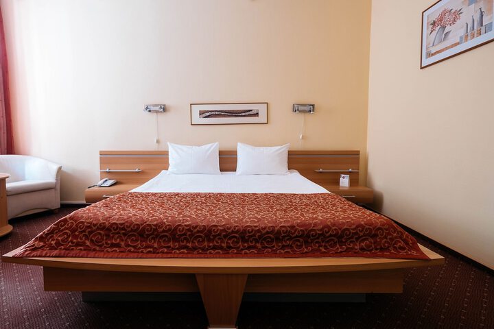 Room 5 of 33