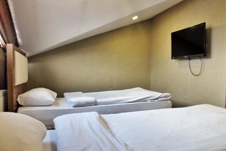 Room 7 of 24