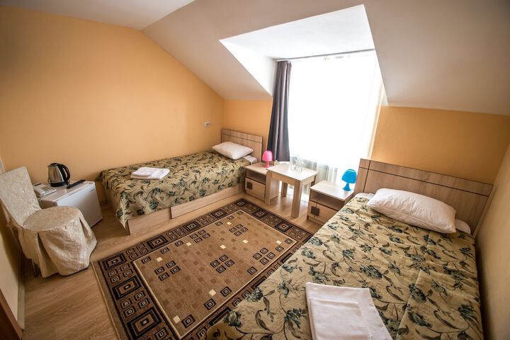 Room 2 of 69
