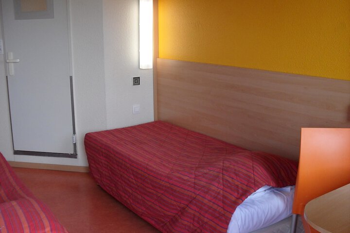 Room 12 of 33