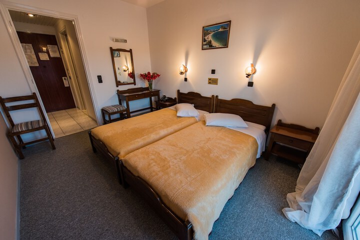 Room 3 of 21
