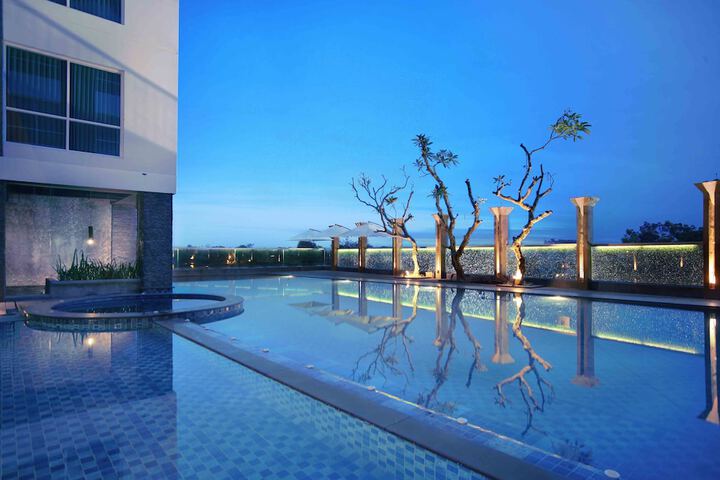 Hotel Pool