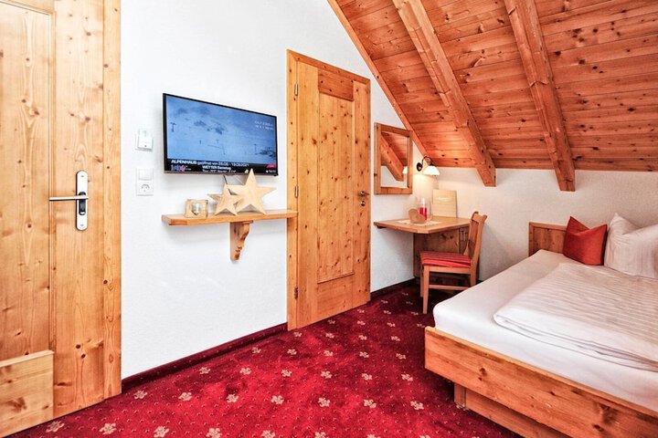 Room 7 of 38