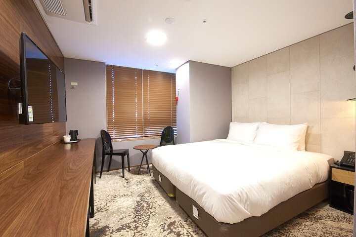 Room 26 of 48