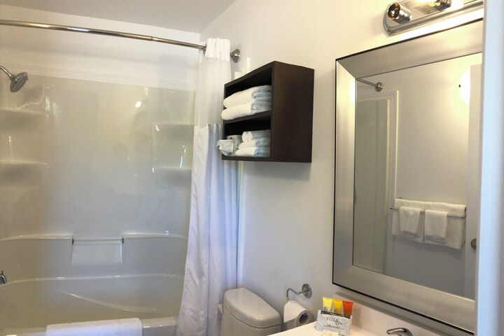 Room 11 of 12