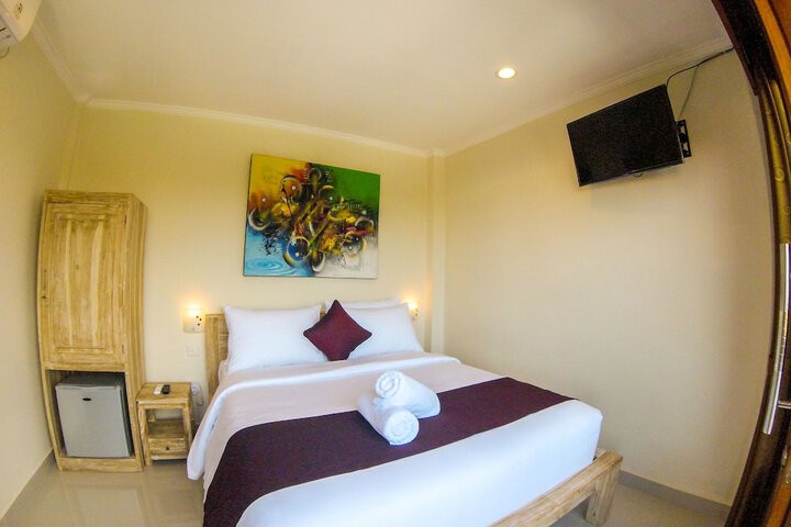 Room 7 of 33
