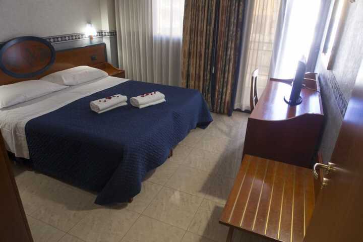 Room 8 of 79