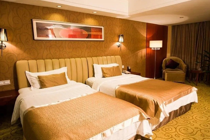 Room 4 of 16