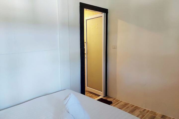 Room 14 of 83