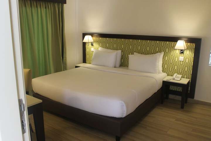 Room 8 of 32