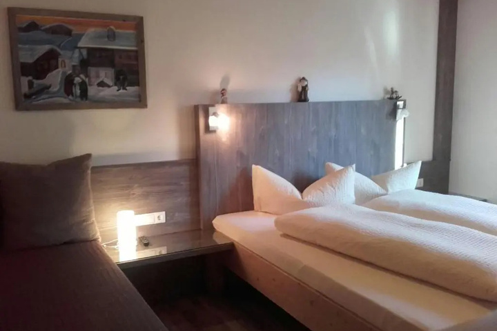 Room 3 of 16