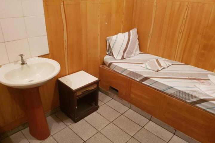 Room 4 of 12