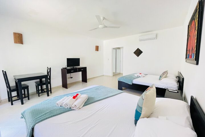 Room 25 of 213
