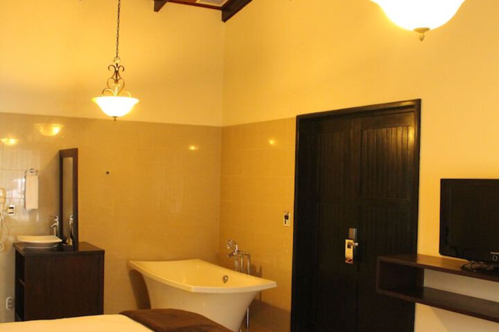 Room 27 of 85
