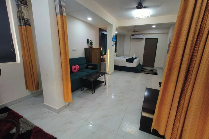 Room 12 of 24