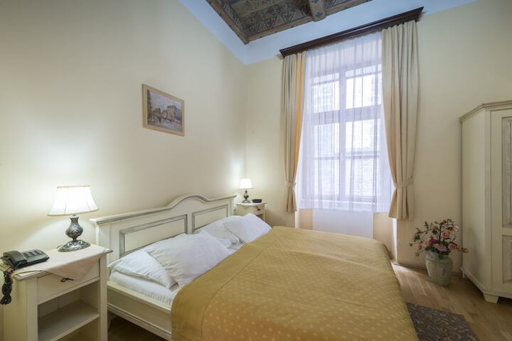 Room 10 of 61