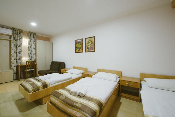 Room 25 of 103