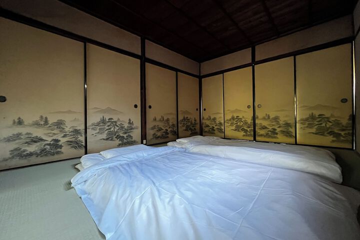 Room 70 of 107