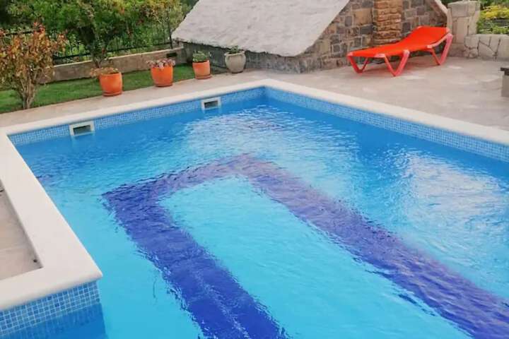 Pool 31 of 65