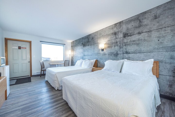 Room 8 of 18