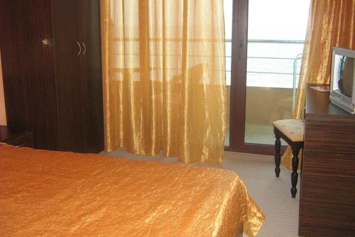 Room 9 of 36