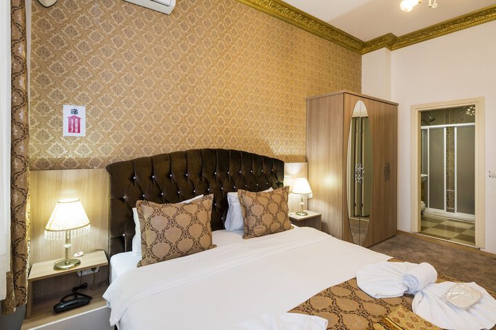 Room 9 of 80