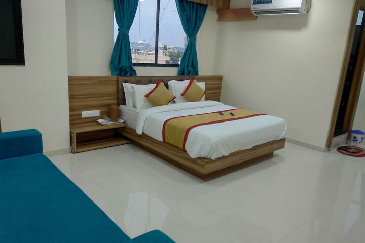 Room 8 of 37