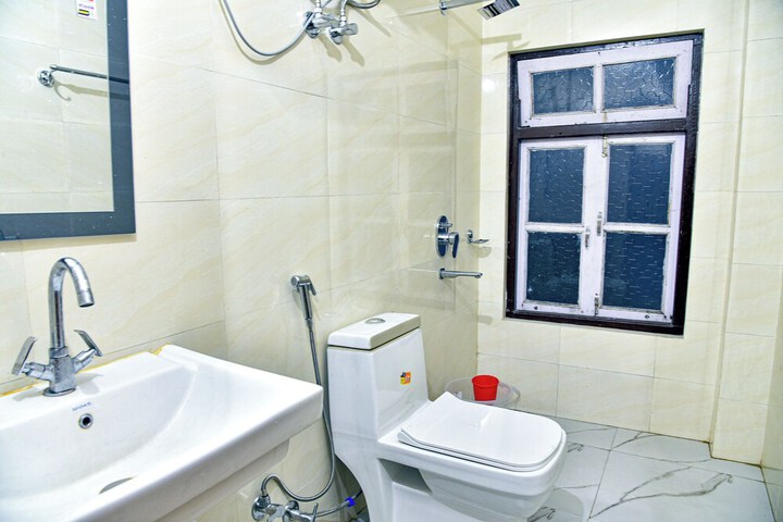 Room 52 of 65