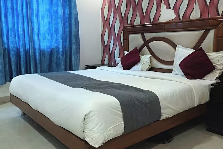 Room 2 of 9