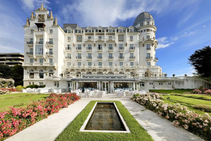 Hotel Exterior 111 of 130