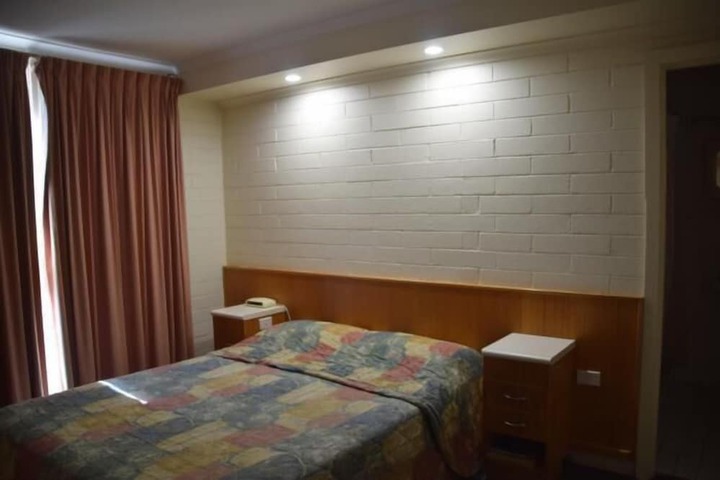 Room 7 of 77