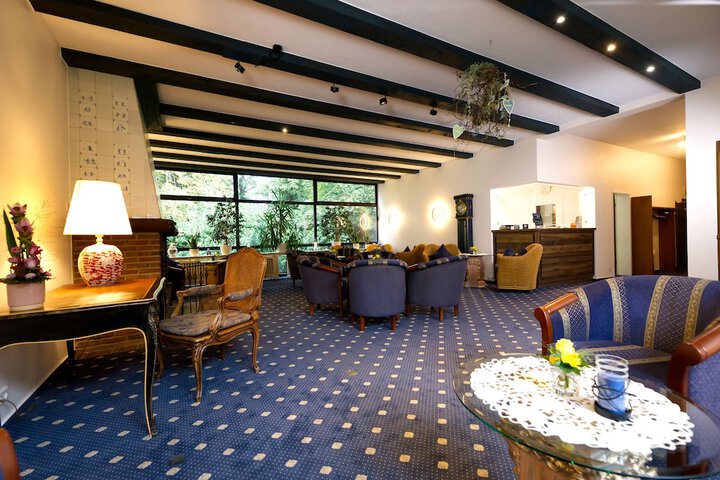 Entrance & Lobby