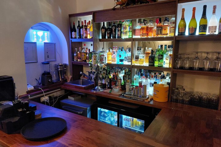 Lounge 12 of 15