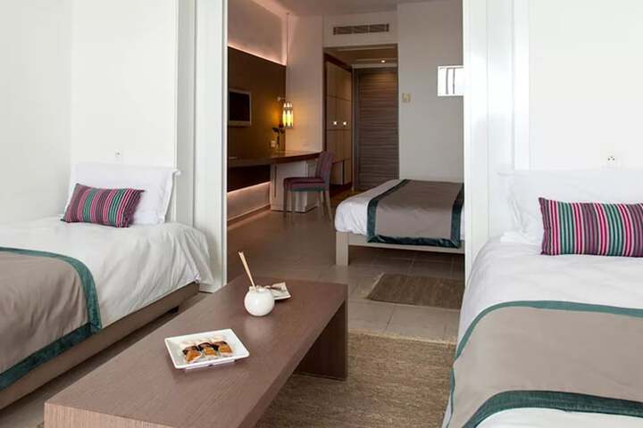 Room 5 of 33