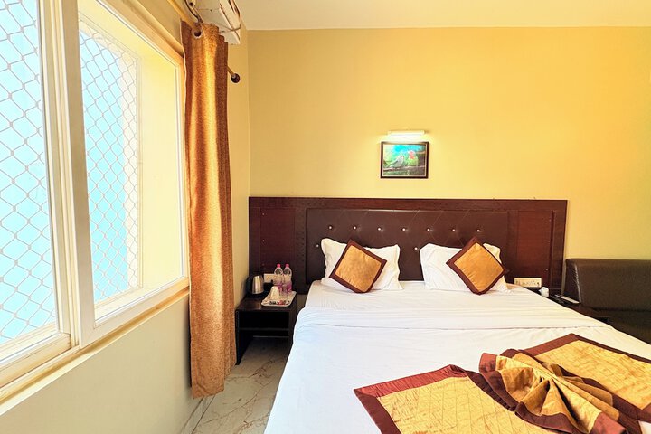 Room 16 of 28