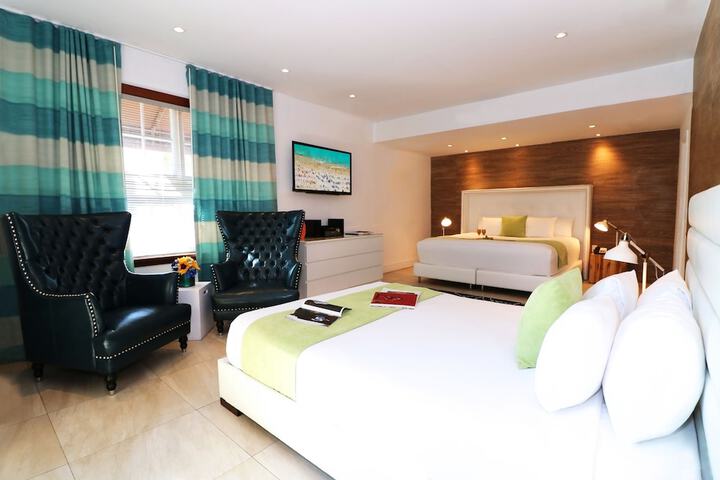 1 Queen Bed (6 of 13)