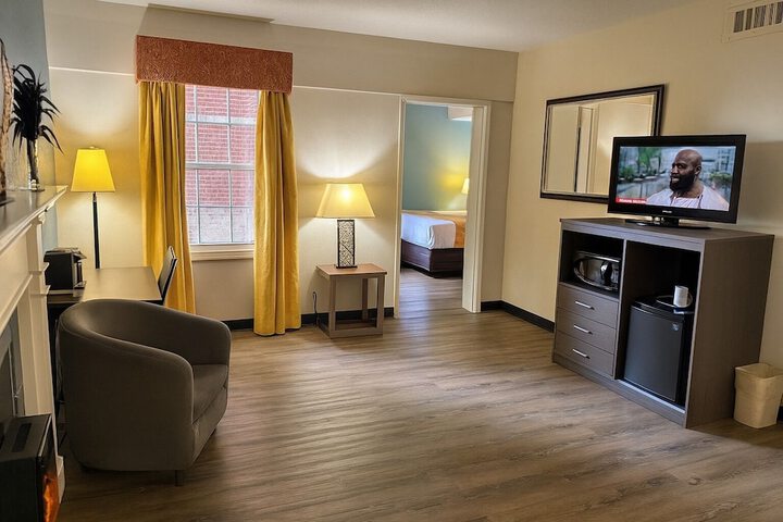 Room 9 of 34