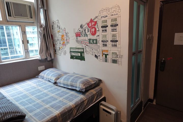 Room 10 of 31