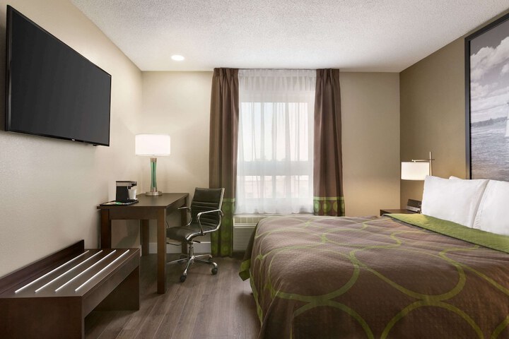 1 King Bed (3 of 15)