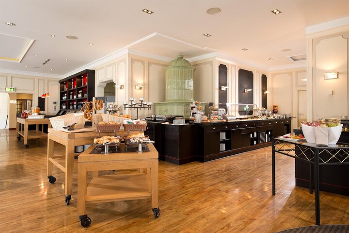 Breakfast/Coffee Service 80 of 116