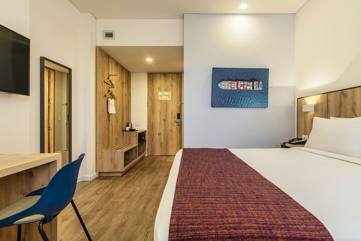 Room 10 of 31